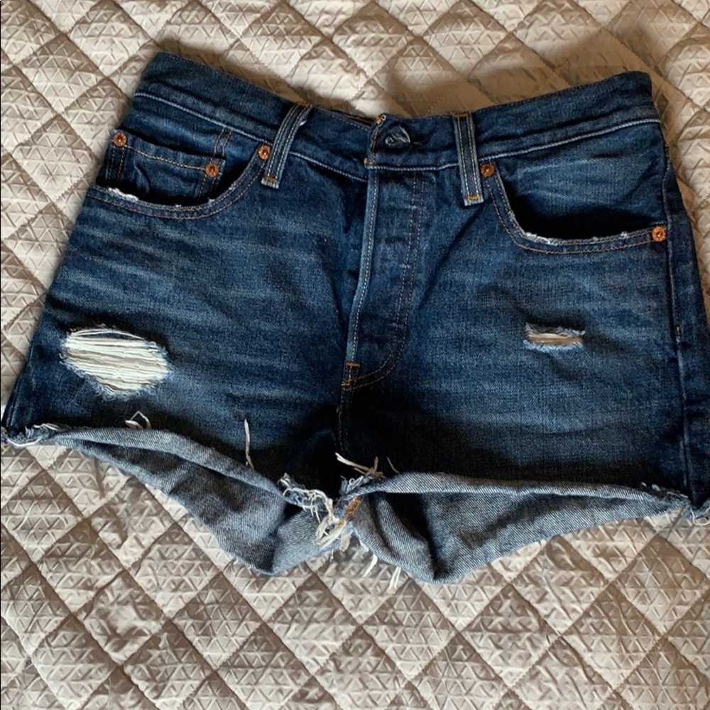 Levi Cutoff Shorts